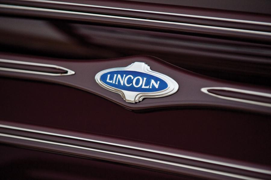  Lincoln Model KA convertible roadster 1934 года  (фото 5 из 36)
